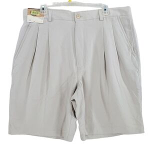 Roundtree & Yorke Silk Shorts Men 38x9 Beige Classic Twill Double Pleated (36x8)